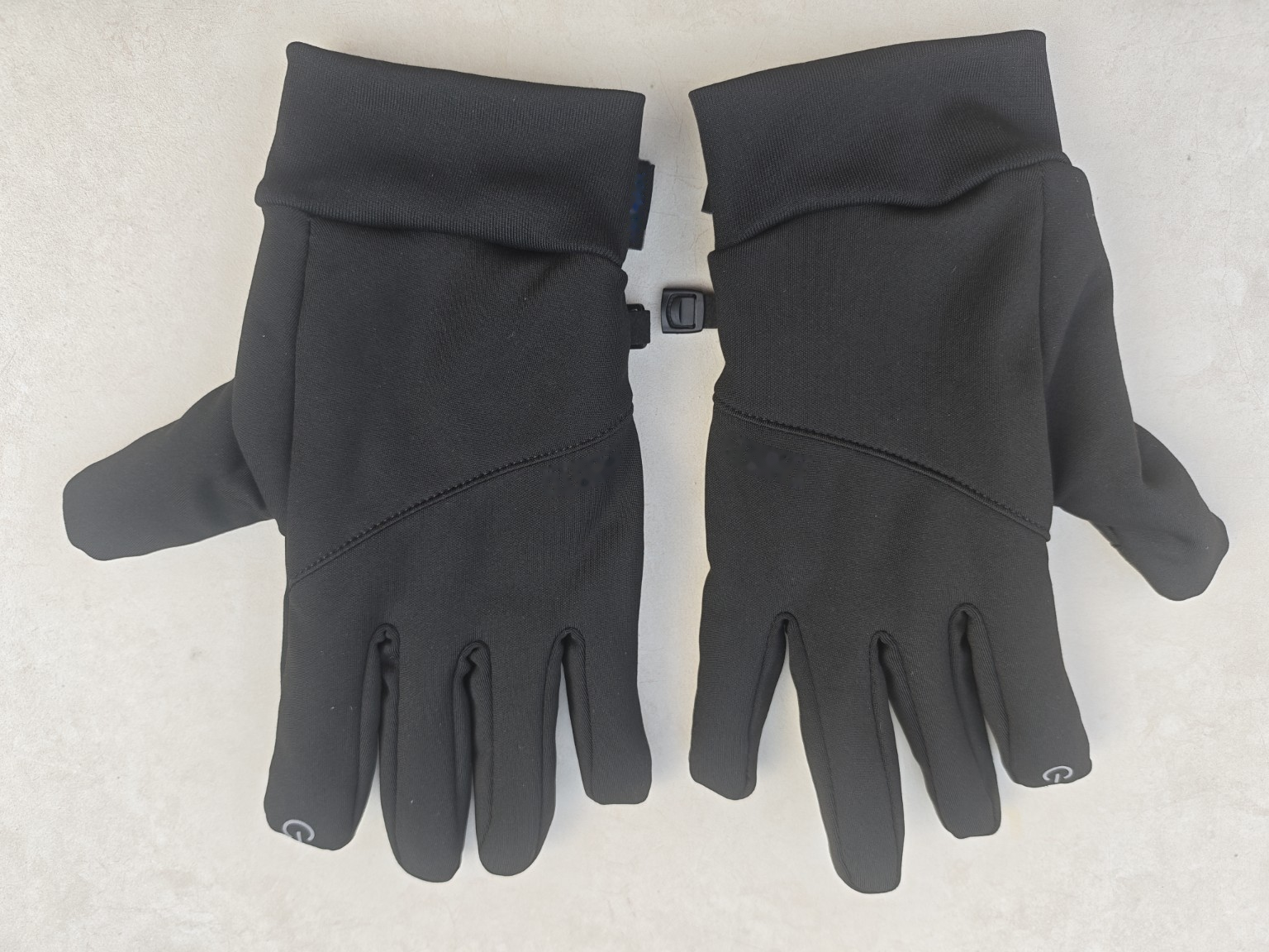 Real reference sample — Winter touchscreen gloves